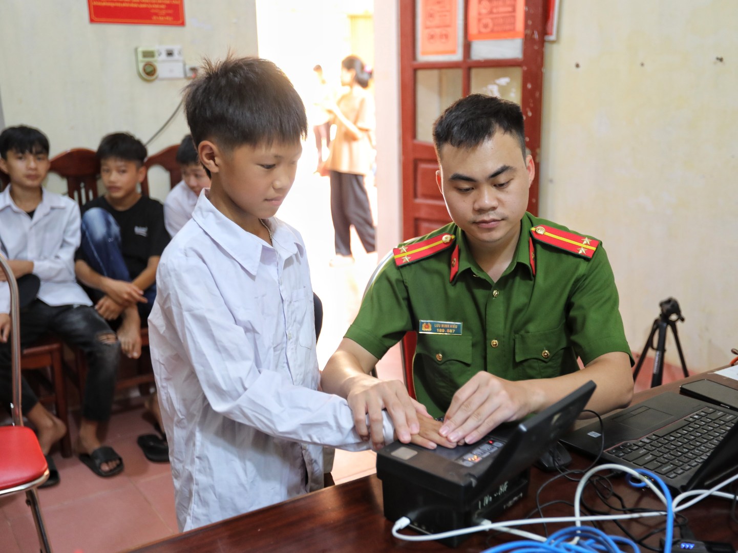 vna_potal_cong_an_tinh_bac_giang_thuc_hien_nhieu_hoat_dong_y_nghia_trong_chuong_trinh_dong_hanh_e28093_chia_se_-_ket_noi_yeu_thuong_7555961-1441x1080-1
