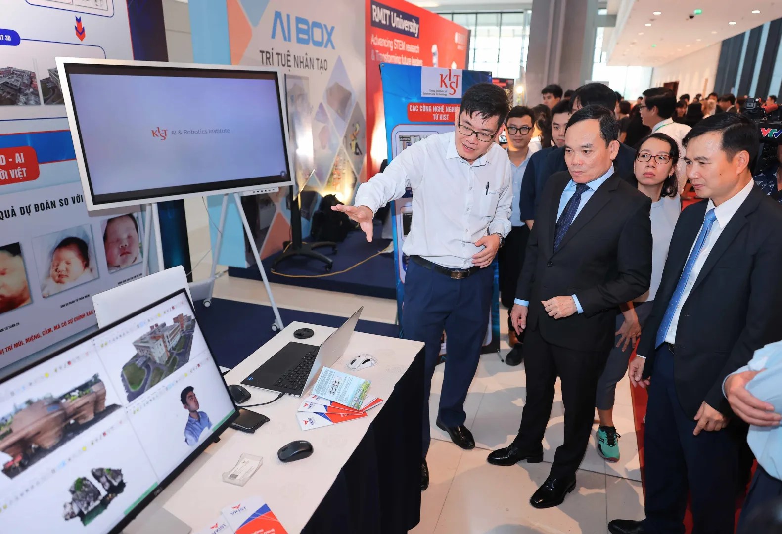 vna_potal_ngay_hoi_tri_tue_nhan_tao_viet_nam_-_ai4vn_2024__7553109-1581x1080-1