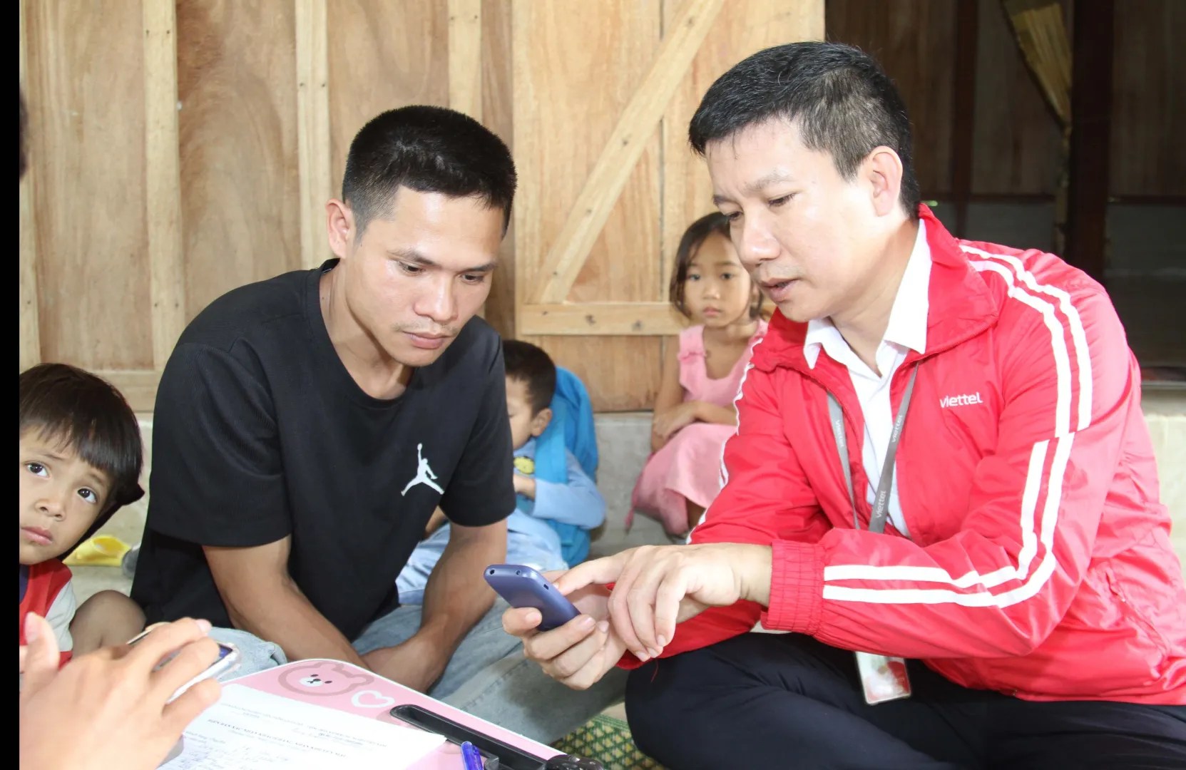 vna_potal_viettel_quang_binh_khong_ai_bo_lai_phia_sau_trong_hanh_trinh_chuyen_doi_so_7634782-1663x1080-1
