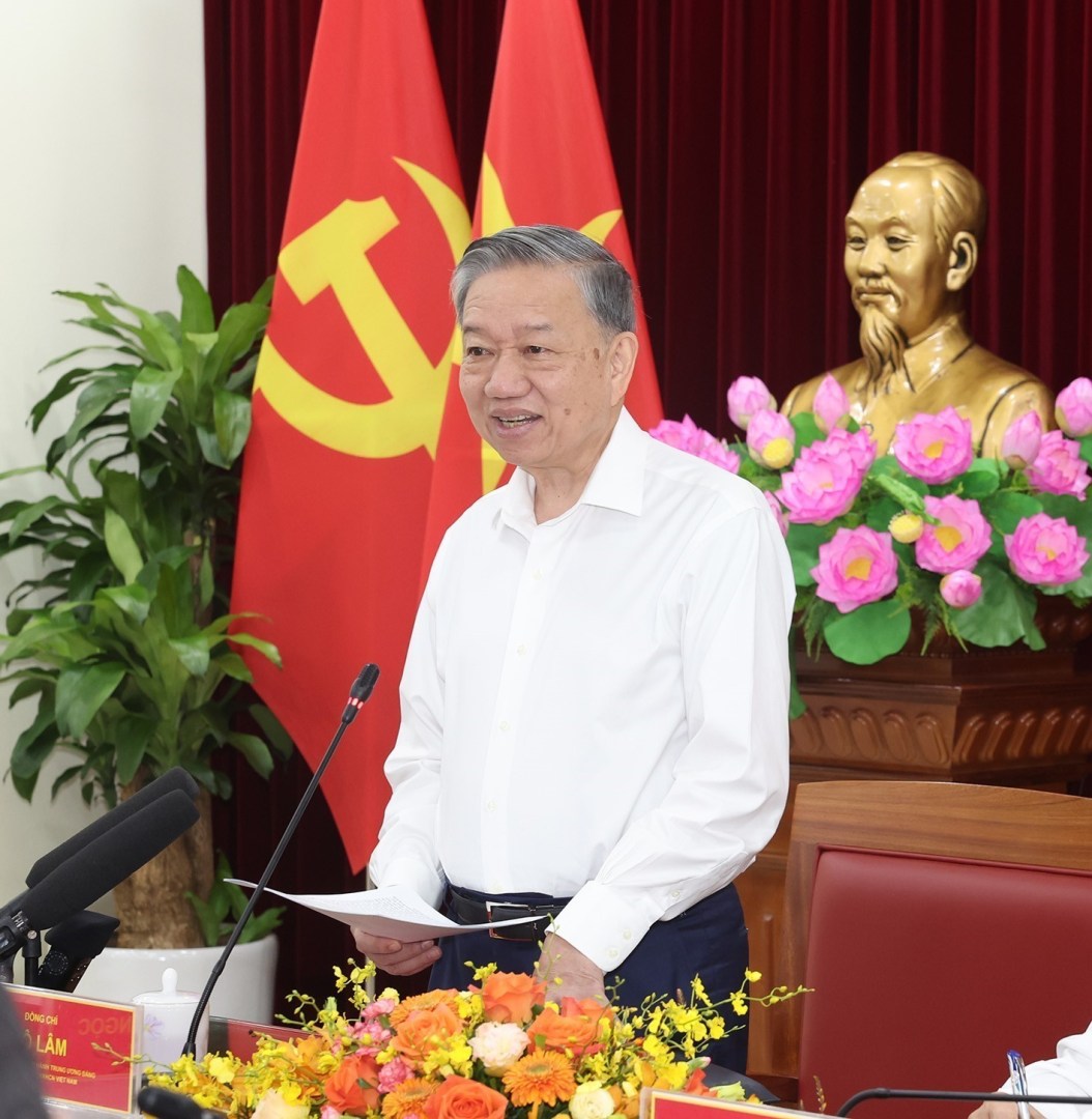 vna_potal_tong_bi_thu_chu_tich_nuoc_to_lam_lam_viec_voi_ban_can_su_dang_bo_ngoai_giao_7563058-1054x1080-1