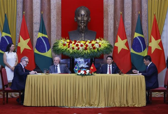 vna-potal-chu-tich-nuoc-va-tong-thong-brasil-chung-kien-le-trao-van-kien-hop-tac-7939269.jpg