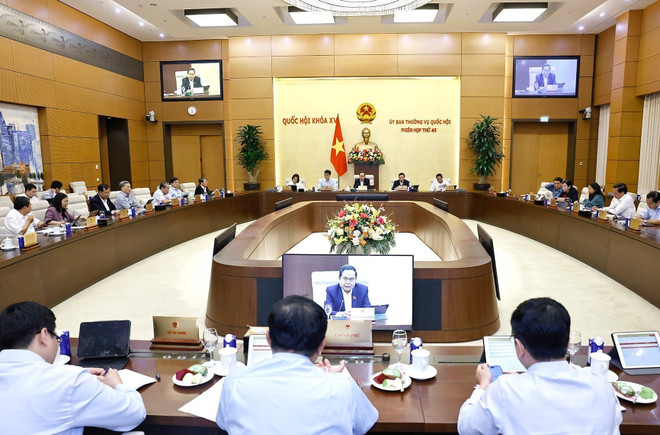 vna-potal-ubtv-quoc-hoi-cho-y-kien-ve-du-thao-nghi-quyet-phat-trien-kinh-te-tu-nhan-8032093-1.jpg