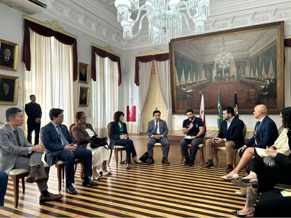 Đại sứ Bùi Văn Nghị cùng các đại sứ ASEAN tại Brasil thăm e làm việc tại Tại cuộc gặp với Thị trưởng Belém, ông Igor Normando