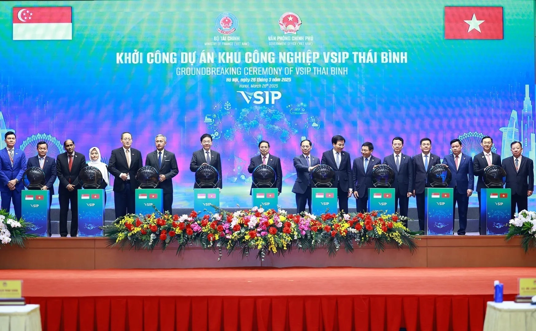 vna_potal_thu_tuong_pham_minh_chinh_va_thu_tuong_cong_hoa_singapore_lawrence_wong_du_le_khoi_cong_du_an_khu_cong_nghiep_vsip_thai_binh_7934717-1746x1080-1