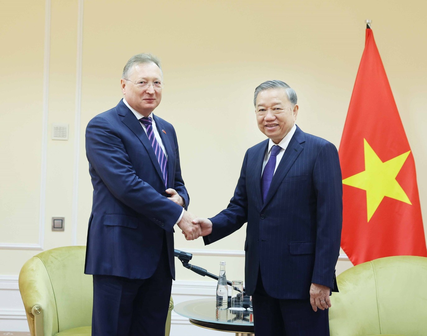 vna_potal_tong_bi_thu_to_lam_tong_giam_doc_cong_ty_zarubezhneft_cua_nga_8025321-1373x1080-1